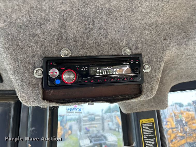 image for item DW7151 2005 John Deere 710G backhoe