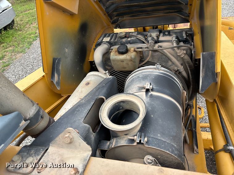 image for item DW7151 2005 John Deere 710G backhoe