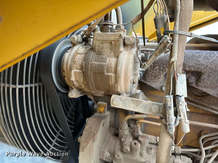 image for item DW7151 2005 John Deere 710G backhoe