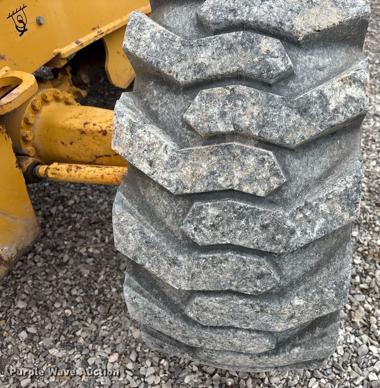 image for item DW7151 2005 John Deere 710G backhoe