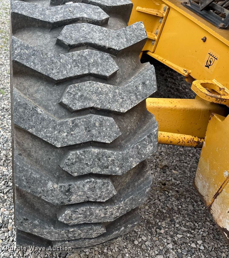 image for item DW7151 2005 John Deere 710G backhoe