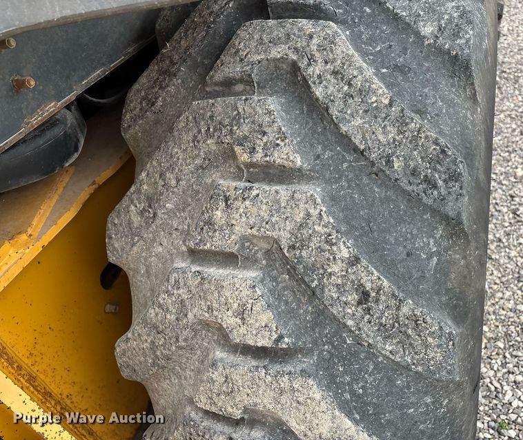 image for item DW7151 2005 John Deere 710G backhoe