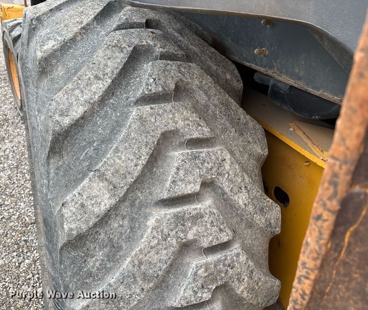 image for item DW7151 2005 John Deere 710G backhoe