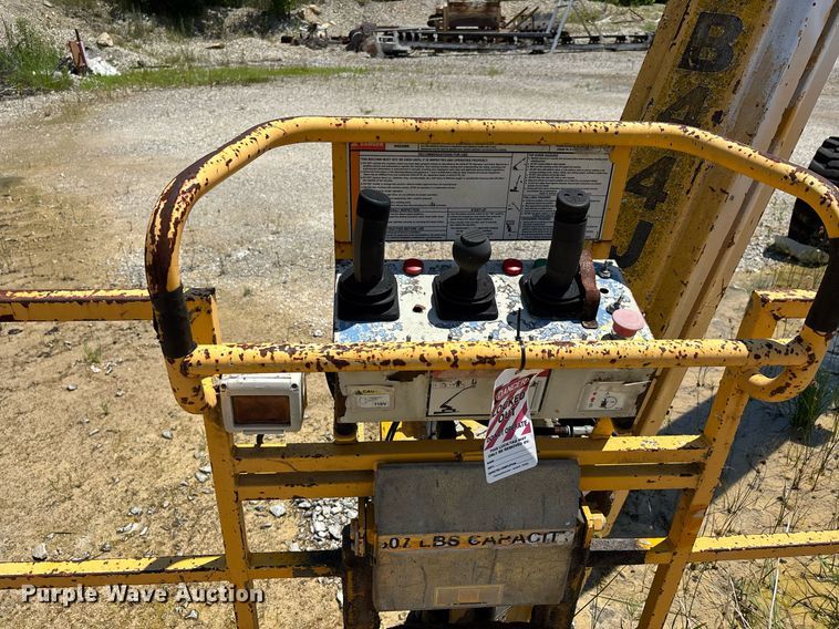 image for item DW7155 2005 Haulotte HB44J boom lift