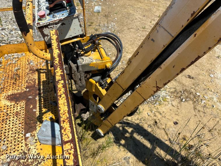 image for item DW7155 2005 Haulotte HB44J boom lift