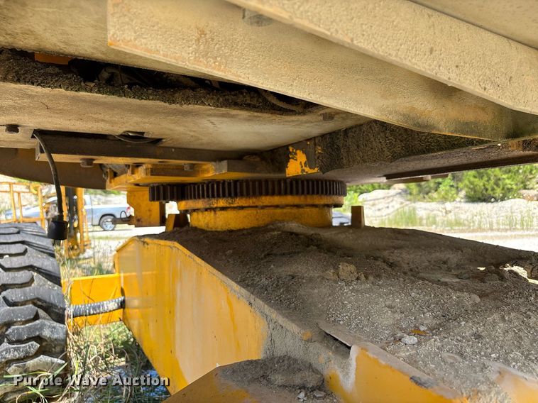 image for item DW7155 2005 Haulotte HB44J boom lift