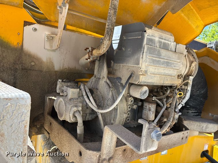 image for item DW7155 2005 Haulotte HB44J boom lift