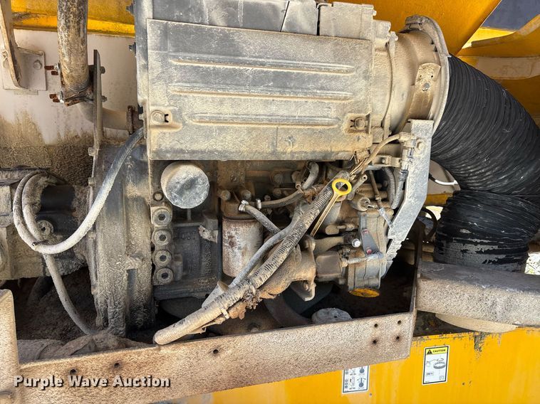 image for item DW7155 2005 Haulotte HB44J boom lift