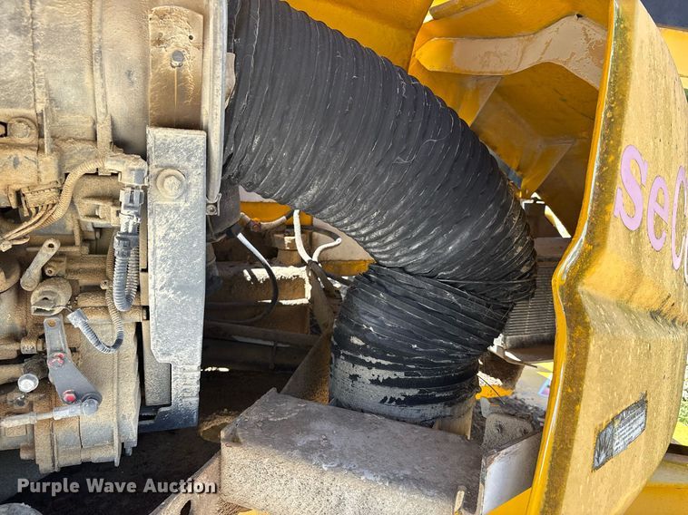 image for item DW7155 2005 Haulotte HB44J boom lift