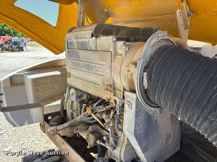 image for item DW7155 2005 Haulotte HB44J boom lift