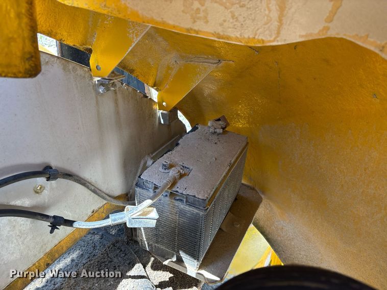 image for item DW7155 2005 Haulotte HB44J boom lift