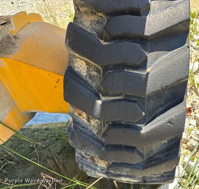 image for item DW7155 2005 Haulotte HB44J boom lift