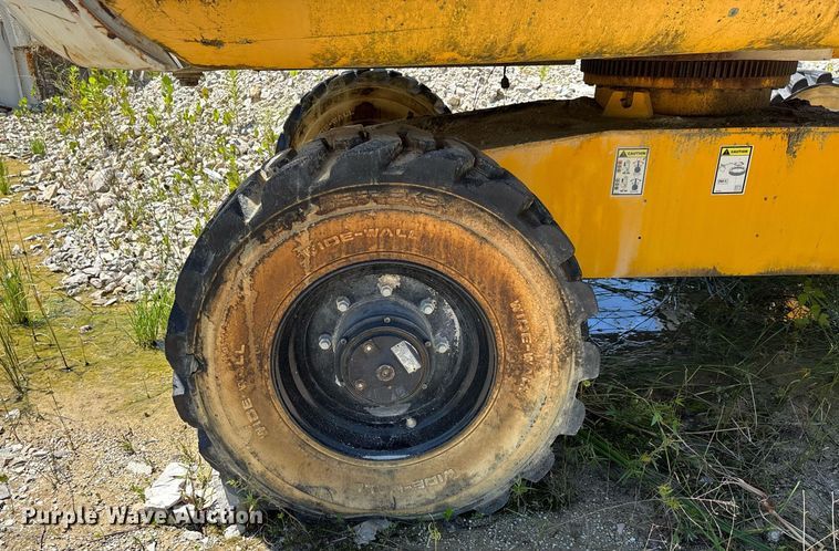 image for item DW7155 2005 Haulotte HB44J boom lift