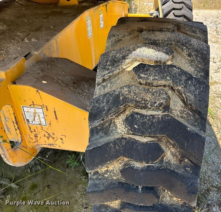 image for item DW7155 2005 Haulotte HB44J boom lift