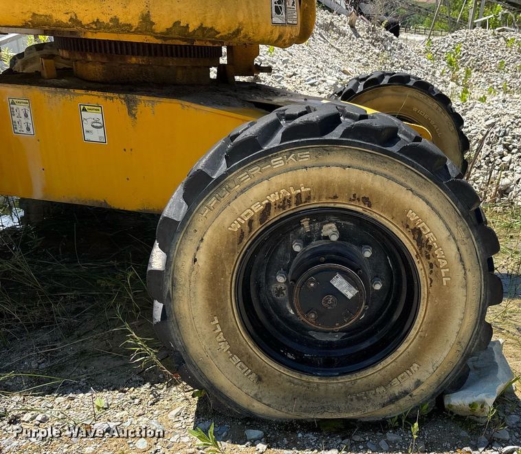 image for item DW7155 2005 Haulotte HB44J boom lift