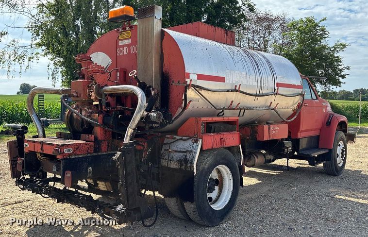 image for item DW7156 1997 Ford F800 oil distributor truck