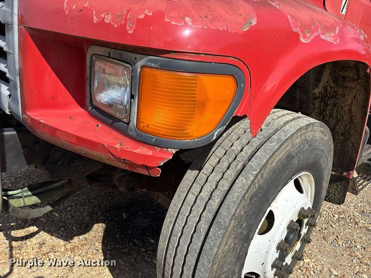 image for item DW7156 1997 Ford F800 oil distributor truck