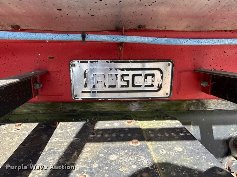 image for item DW7156 1997 Ford F800 oil distributor truck