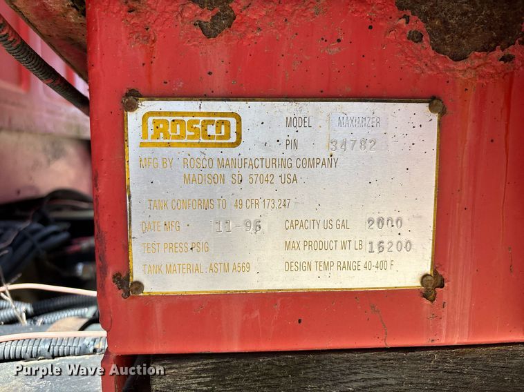 image for item DW7156 1997 Ford F800 oil distributor truck