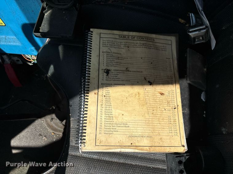 image for item DW7156 1997 Ford F800 oil distributor truck