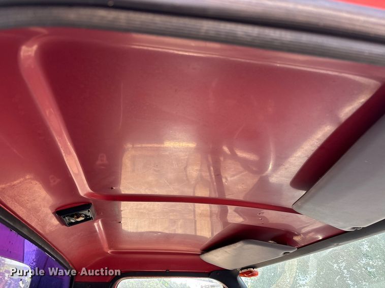 image for item DW7156 1997 Ford F800 oil distributor truck