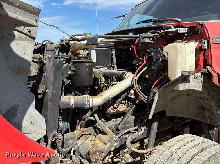 image for item DW7156 1997 Ford F800 oil distributor truck