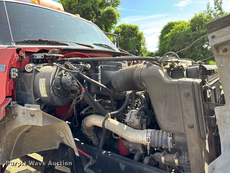 image for item DW7156 1997 Ford F800 oil distributor truck