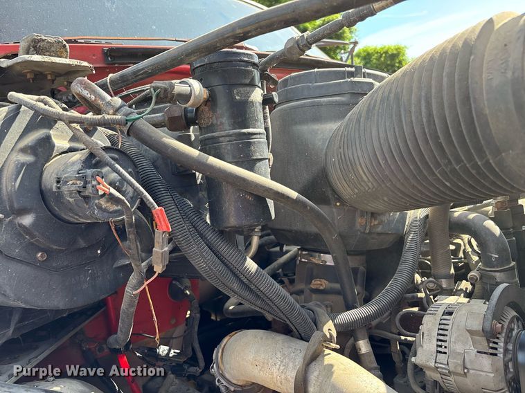 image for item DW7156 1997 Ford F800 oil distributor truck