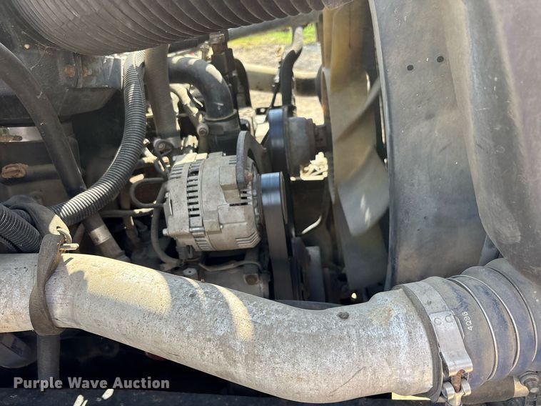 image for item DW7156 1997 Ford F800 oil distributor truck