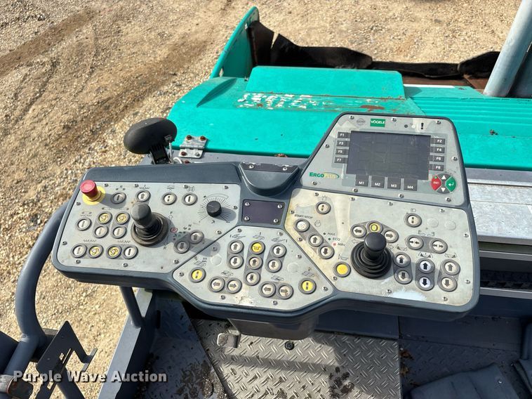 image for item DW7157 2014 Vogele Vision 5200-2i paver