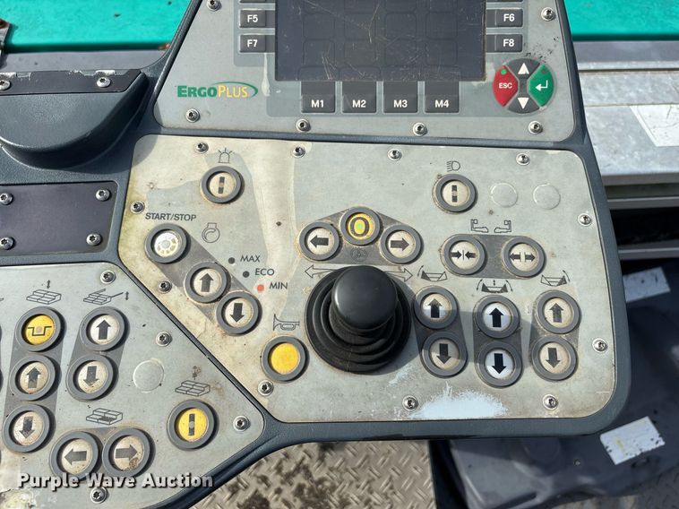 image for item DW7157 2014 Vogele Vision 5200-2i paver