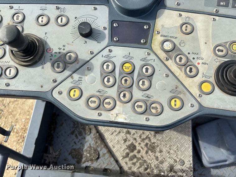 image for item DW7157 2014 Vogele Vision 5200-2i paver