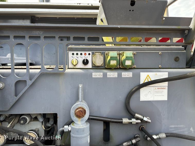 image for item DW7157 2014 Vogele Vision 5200-2i paver