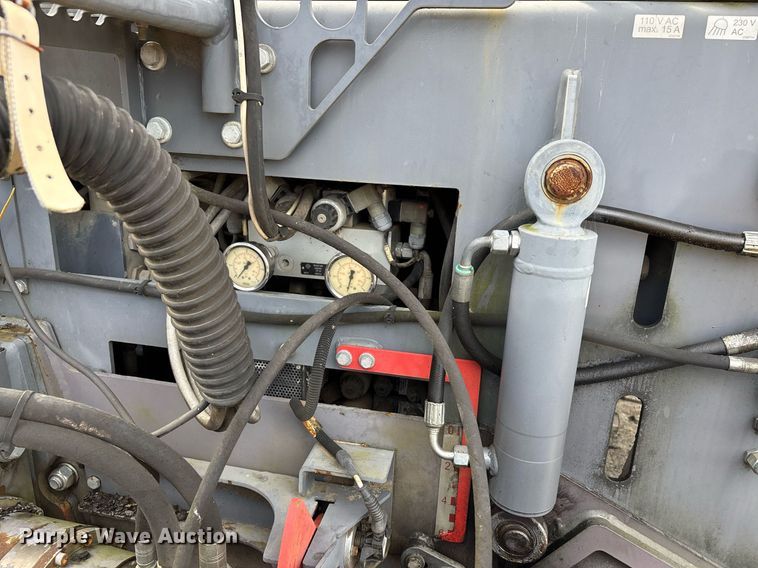 image for item DW7157 2014 Vogele Vision 5200-2i paver