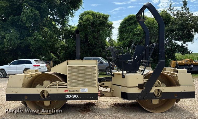image for item DW7158 1996 Ingersoll Rand DD 90 double drum vibratory roller