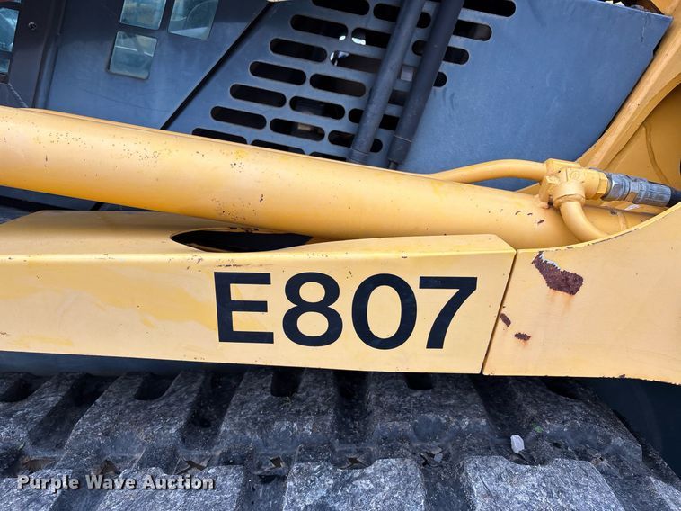 image for item DW7164 2005 Gehl CTL 80 tracked skid steer loader