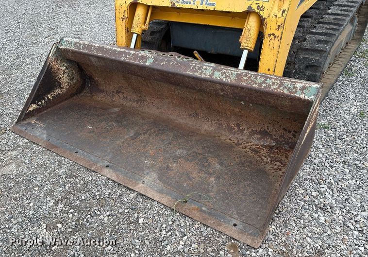 image for item DW7164 2005 Gehl CTL 80 tracked skid steer loader