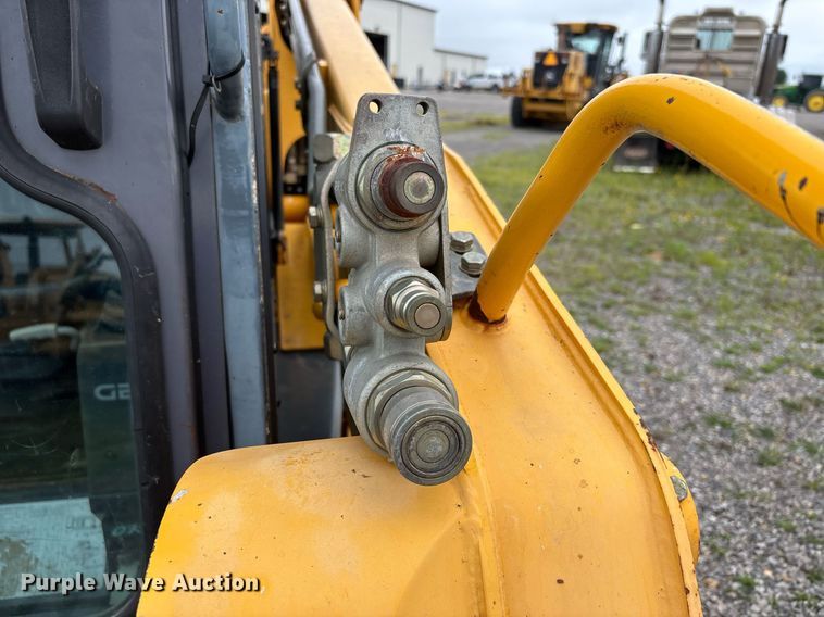 image for item DW7164 2005 Gehl CTL 80 tracked skid steer loader