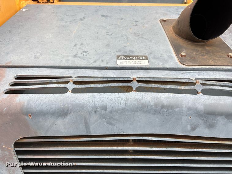 image for item DW7164 2005 Gehl CTL 80 tracked skid steer loader