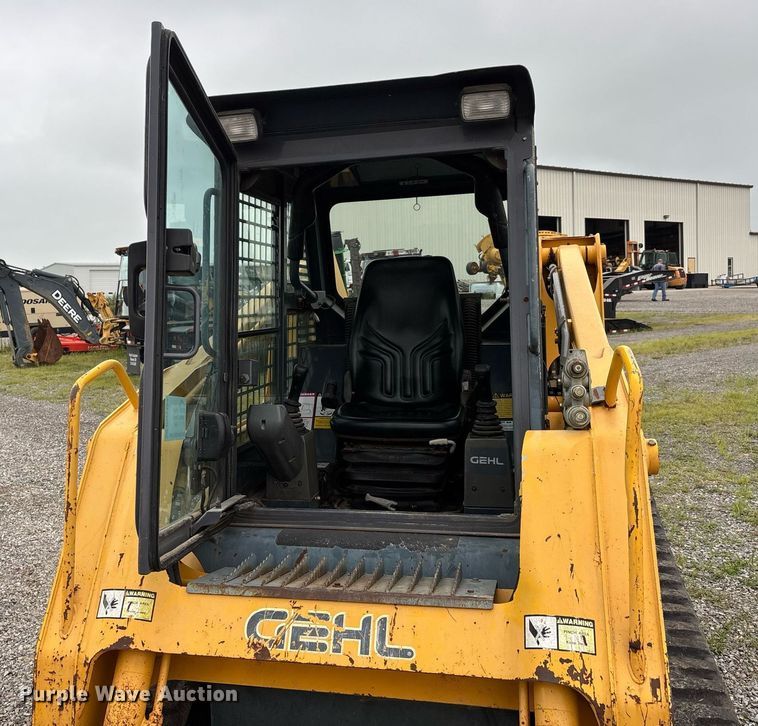 image for item DW7164 2005 Gehl CTL 80 tracked skid steer loader