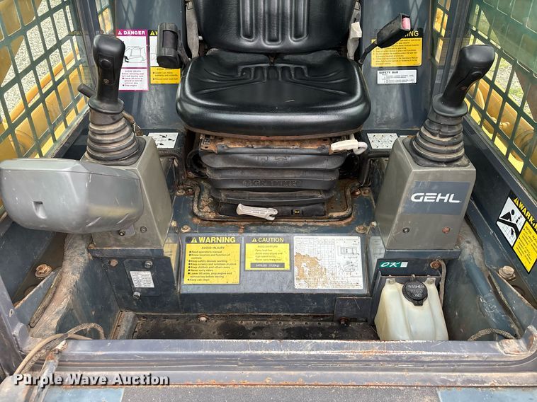 image for item DW7164 2005 Gehl CTL 80 tracked skid steer loader