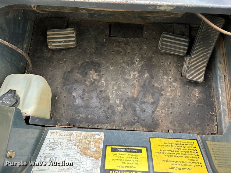 image for item DW7164 2005 Gehl CTL 80 tracked skid steer loader