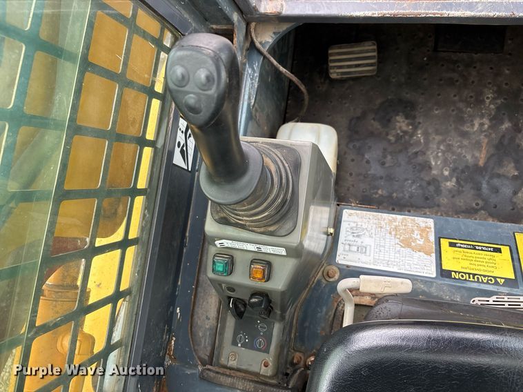 image for item DW7164 2005 Gehl CTL 80 tracked skid steer loader