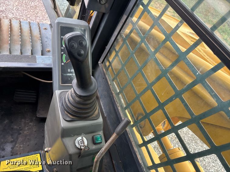 image for item DW7164 2005 Gehl CTL 80 tracked skid steer loader