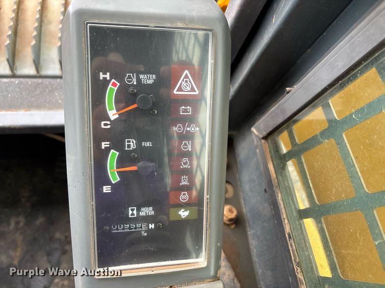 image for item DW7164 2005 Gehl CTL 80 tracked skid steer loader