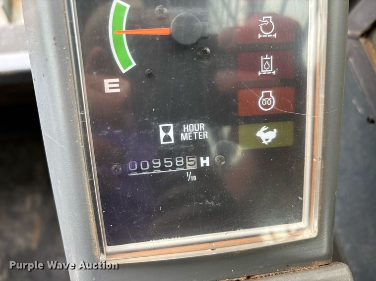 image for item DW7164 2005 Gehl CTL 80 tracked skid steer loader