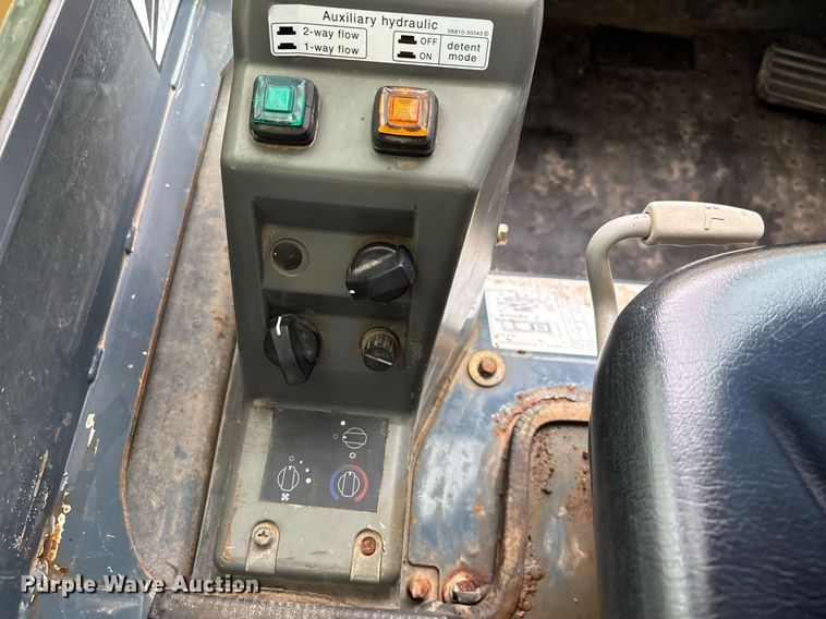 image for item DW7164 2005 Gehl CTL 80 tracked skid steer loader