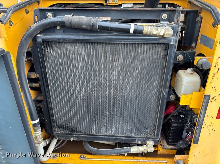 image for item DW7164 2005 Gehl CTL 80 tracked skid steer loader