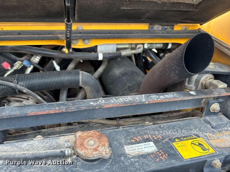 image for item DW7164 2005 Gehl CTL 80 tracked skid steer loader