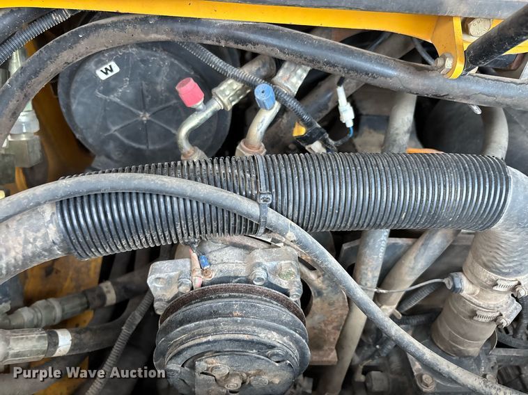 image for item DW7164 2005 Gehl CTL 80 tracked skid steer loader